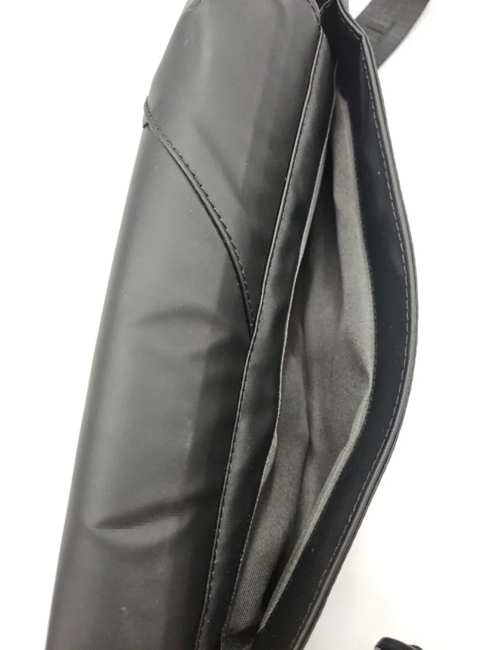 NWT Crossbody Sling Bag Black Anti-Theft RFID Water Resistant 1.3L with FIDLOCK